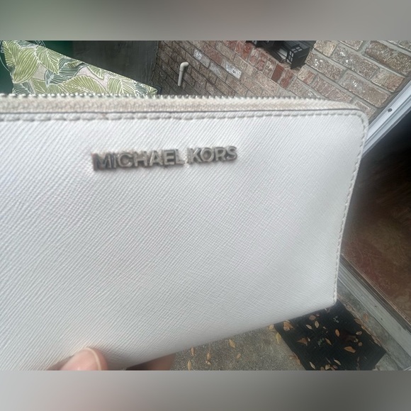 •SALE•Michael Kors Cream Wallet with a Wristlet Strap: Clean Used Condition - Picture 13 of 16